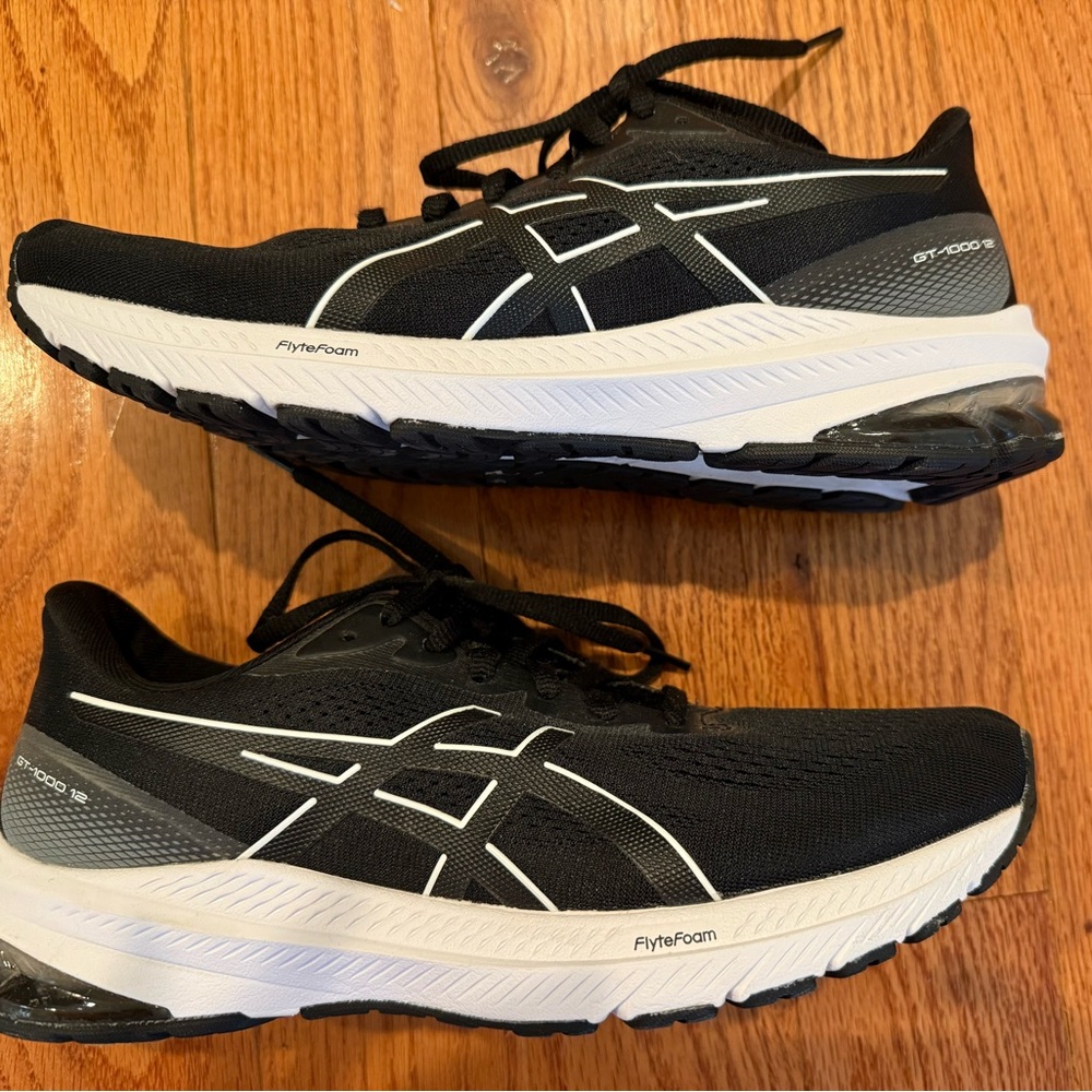 ASICS Women GT 1000 12 size 9 WIDE